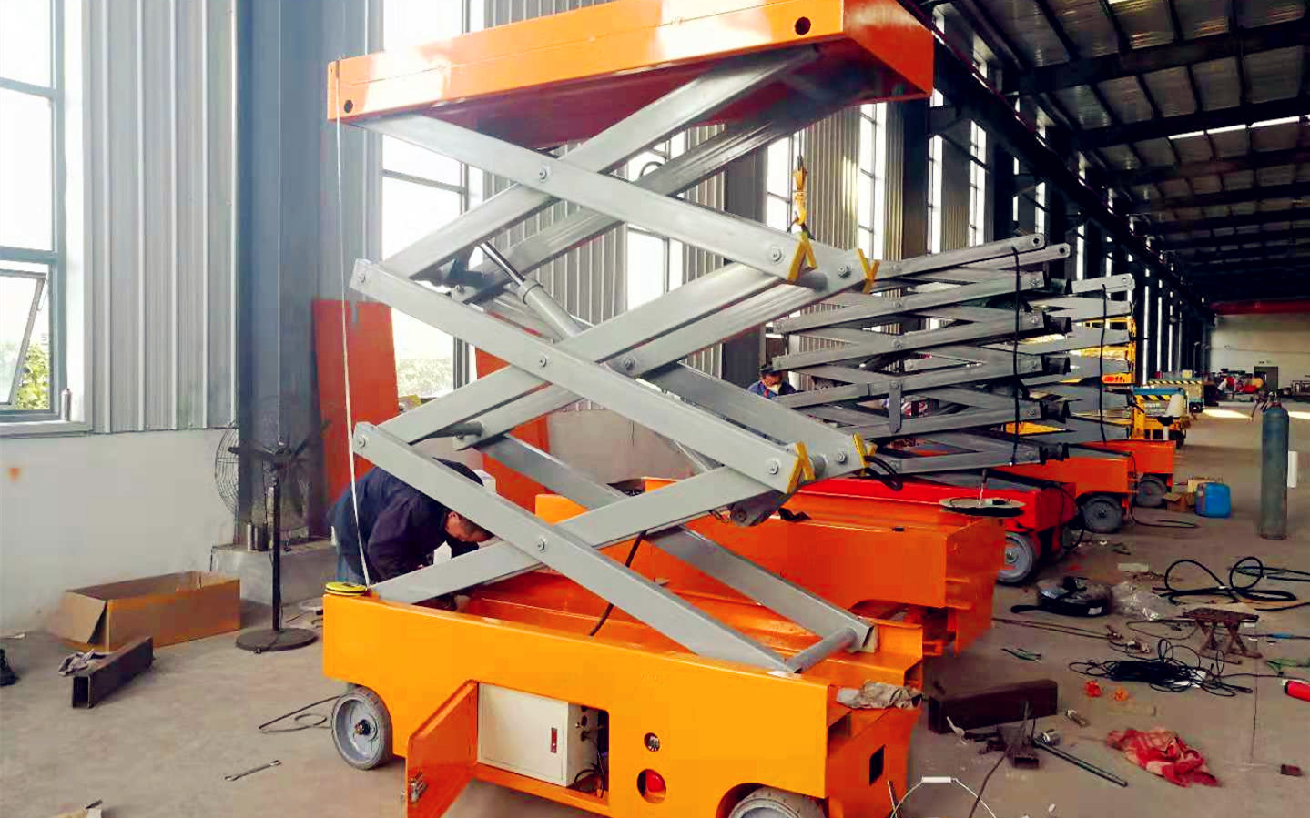 自动升降平台流水线批量生产中